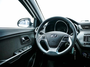 Седан Kia Rio 2016 года, 1090000 рублей, Красноярск