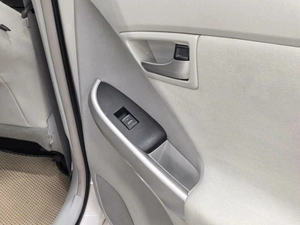 Лифтбек Toyota Prius 2015 года, 1290000 рублей, Барнаул