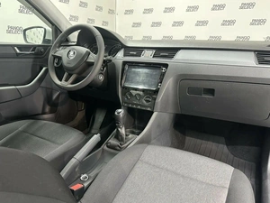 Лифтбек Skoda Rapid 2018 года, 990000 рублей, Красноярск