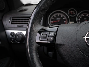 Хетчбэк Opel Astra GTC 2010 года, 760000 рублей, Краснодар