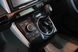 Минивэн Toyota Wish 2017 года, 2019000 рублей, Омск