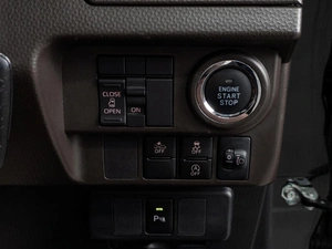 Минивэн Toyota Roomy 2021 года, 1179000 рублей, Тюмень