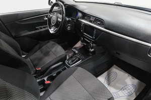 Седан Kia Rio 2019 года, 1589000 рублей, Новокузнецк