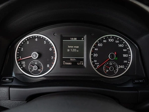 Внедорожник Volkswagen Tiguan 2011 года, 1290000 рублей, Краснодар