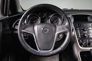 Хетчбэк Opel Astra 2011 года, 649000 рублей, Сургут