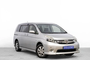 Минивэн Toyota Isis 2011 года, 1299000 рублей, Барнаул