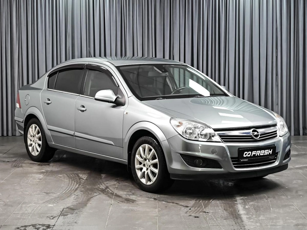 Седан Opel Astra 2012 года, 699000 рублей, Ставрополь