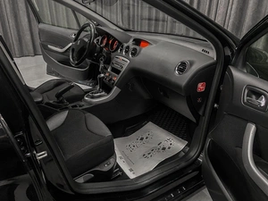 Хетчбэк Peugeot 308 2012 года, 512000 рублей, Красноярск