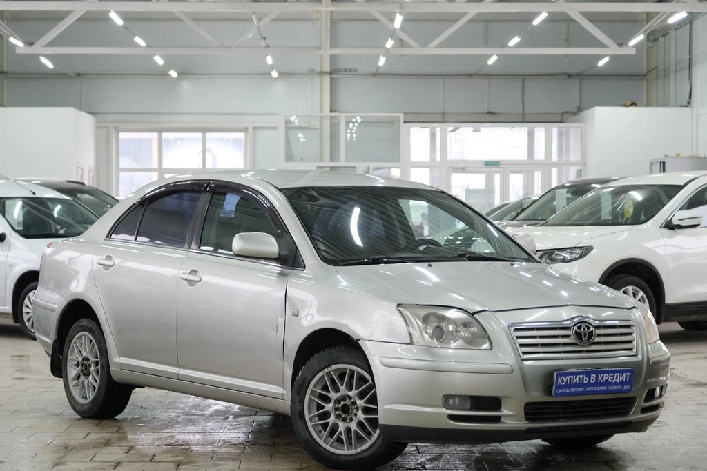 Седан Toyota Avensis 2003 года, 559000 рублей, Омск