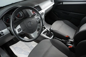 Хетчбэк Opel Astra 2011 года, 569000 рублей, Тюмень