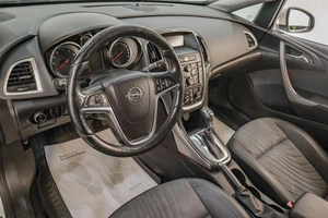 Седан Opel Astra 2013 года, 739000 рублей, Челябинск