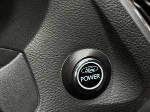 Седан Ford Focus 2012 года, 927000 рублей, Красноярск