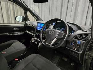 Минивэн Toyota Esquire 2015 года, 1675000 рублей, Красноярск