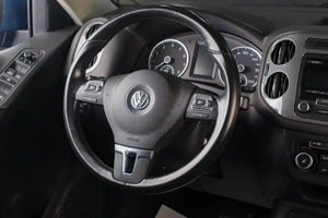 Внедорожник Volkswagen Tiguan 2012 года, 1529000 рублей, Тюмень