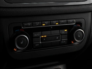 Внедорожник Volkswagen Tiguan 2011 года, 1399000 рублей, Тюмень