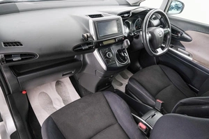 Минивэн Toyota Wish 2009 года, 1409000 рублей, Красноярск