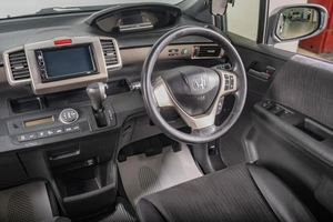 Минивэн Honda Freed 2012 года, 959000 рублей, Томск