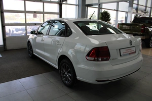 Седан Volkswagen Polo 2016 года, 1050000 рублей, Красноярск