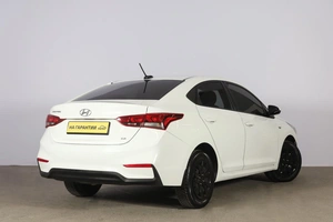 Седан Hyundai Solaris 2017 года, 979000 рублей, Новосибирск