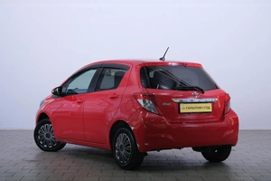 Хетчбэк Toyota Vitz 2011 года, 769000 рублей, Омск