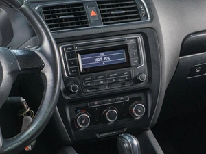 Седан Volkswagen Jetta 2013 года, 879000 рублей, Сургут