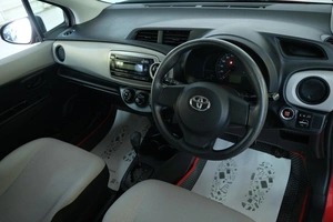 Хетчбэк Toyota Vitz 2011 года, 769000 рублей, Омск