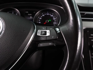 Седан Volkswagen Passat 2017 года, 1799000 рублей, Воронеж