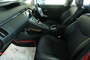 Лифтбек Toyota Prius 2013 года, 1239000 рублей, Омск
