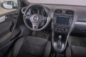 Хетчбэк Volkswagen Golf 2012 года, 749000 рублей, Томск