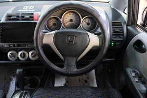 Хетчбэк Honda Fit 2006 года, 629000 рублей, Омск