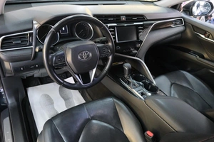 Седан Toyota Camry 2018 года, 2399000 рублей, Омск