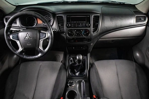Пикап Mitsubishi L200 2017 года, 2459000 рублей, Сургут