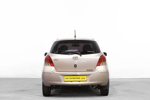 Хетчбэк Toyota Vitz 2010 года, 649000 рублей, Барнаул