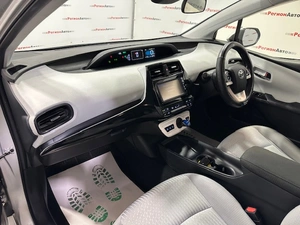 Лифтбек Toyota Prius 2016 года, 1295000 рублей, Красноярск