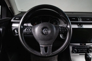 Седан Volkswagen Passat 2011 года, 939000 рублей, Сургут