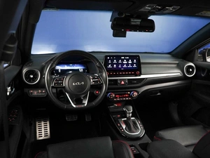 Хетчбэк Kia K3 2022 года, 2950077 рублей, Москва