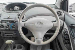 Седан Toyota Platz 2000 года, 449000 рублей, Барнаул