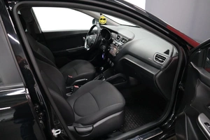 Седан Kia Rio 2017 года, 1330000 рублей, Курск