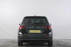 Внедорожник Volkswagen Tiguan 2018 года, 2459000 рублей, Кемерово