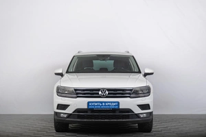 Внедорожник Volkswagen Tiguan 2018 года, 2369000 рублей, Томск