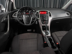 Хетчбэк Opel Astra 2012 года, 699000 рублей, Тюмень