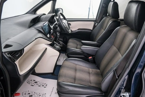 Минивэн Toyota Noah 2019 года, 2199000 рублей, Красноярск