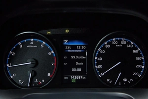 Внедорожник Toyota RAV4 2019 года, 2700000 рублей, Красноярск