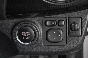 Хетчбэк Toyota Vitz 2018 года, 999000 рублей, Кемерово