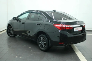 Седан Toyota Corolla 2017 года, 1400000 рублей, Красноярск