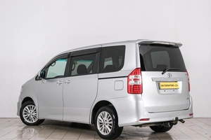Минивэн Toyota Noah 2010 года, 1399000 рублей, Красноярск