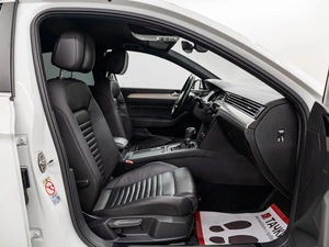 Седан Volkswagen Passat 2018 года, 2300000 рублей, Красноярск