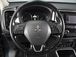 Внедорожник Mitsubishi Outlander 2017 года, 1515000 рублей, Омск