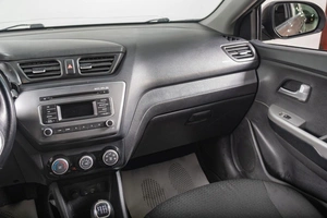 Седан Kia Rio 2015 года, 879000 рублей, Томск