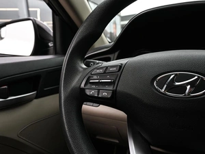 Седан Hyundai Elantra 2019 года, 1660000 рублей, Волгоград